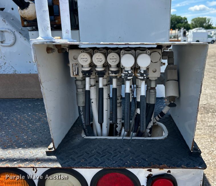 image for item EG1572 2011 Ford F750 Super Duty digger derrick truck