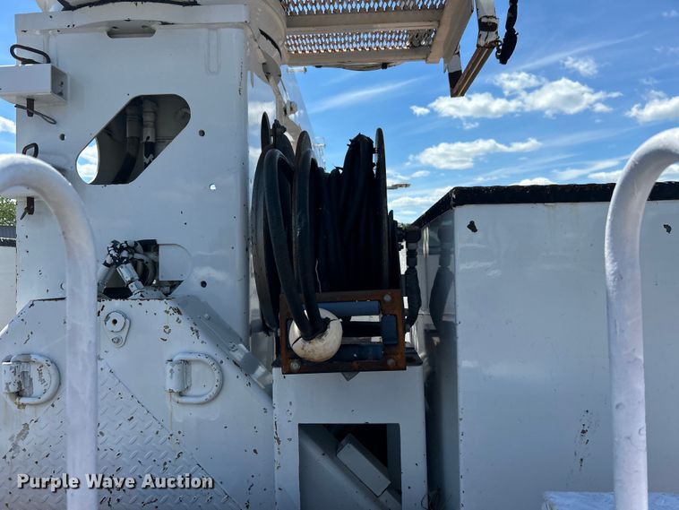 image for item EG1572 2011 Ford F750 Super Duty digger derrick truck