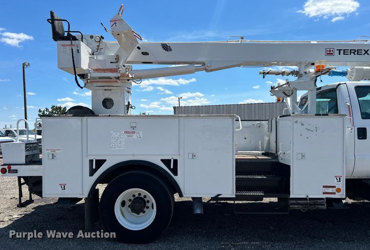 image for item EG1572 2011 Ford F750 Super Duty digger derrick truck