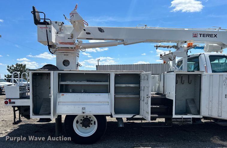 image for item EG1572 2011 Ford F750 Super Duty digger derrick truck