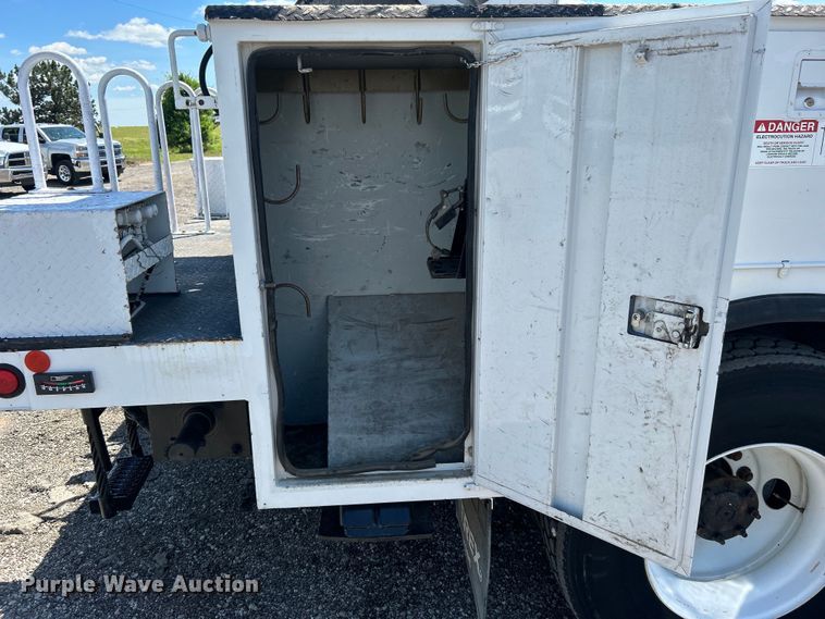 image for item EG1572 2011 Ford F750 Super Duty digger derrick truck