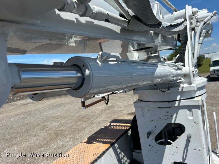 image for item EG1572 2011 Ford F750 Super Duty digger derrick truck