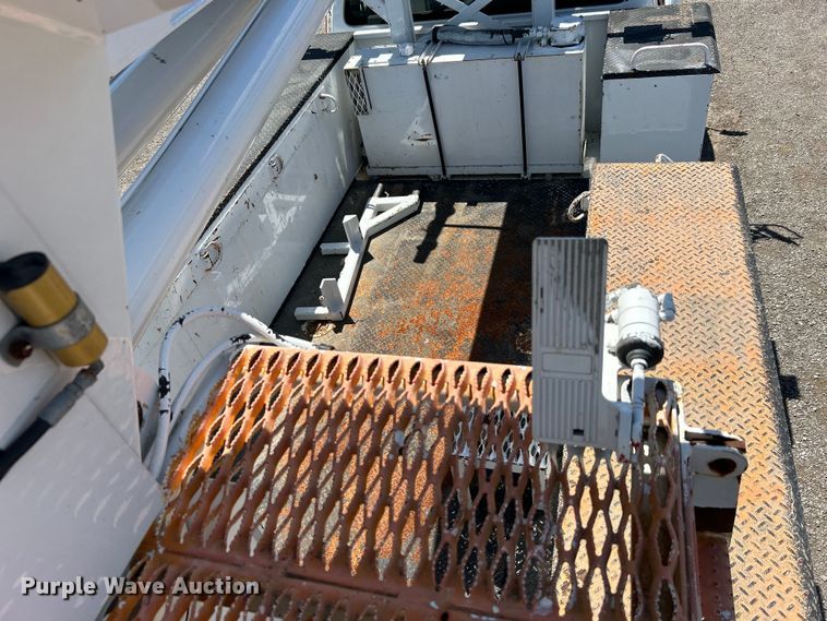 image for item EG1572 2011 Ford F750 Super Duty digger derrick truck