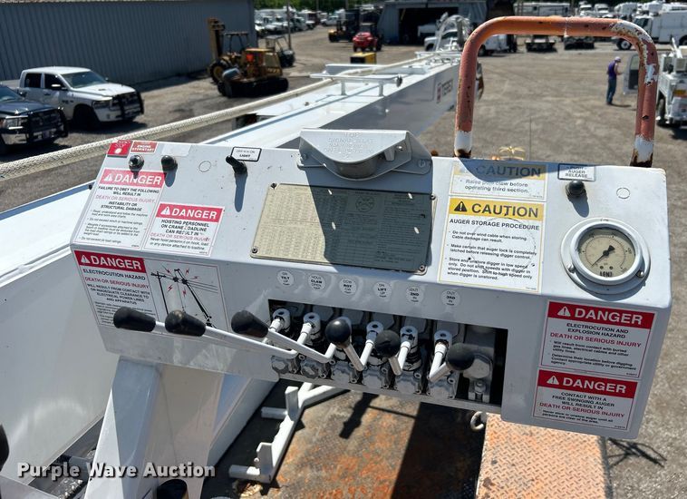 image for item EG1572 2011 Ford F750 Super Duty digger derrick truck