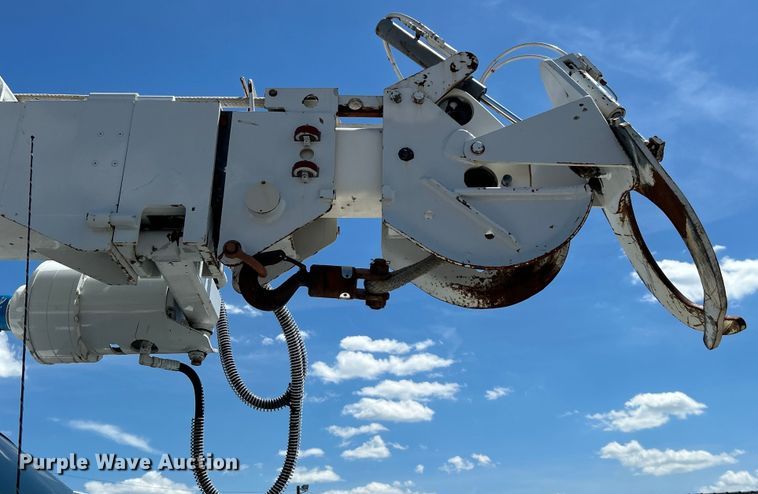 image for item EG1572 2011 Ford F750 Super Duty digger derrick truck