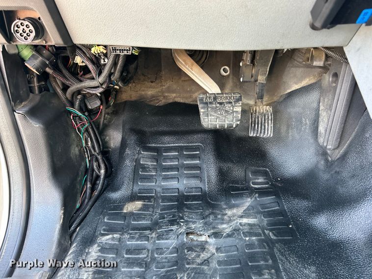 image for item EG1572 2011 Ford F750 Super Duty digger derrick truck