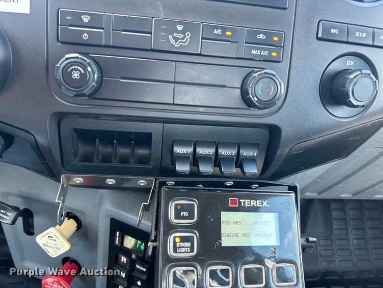 image for item EG1572 2011 Ford F750 Super Duty digger derrick truck