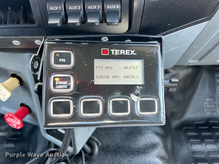 image for item EG1572 2011 Ford F750 Super Duty digger derrick truck