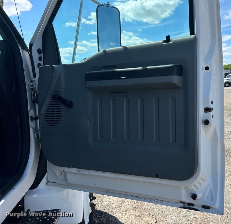 image for item EG1572 2011 Ford F750 Super Duty digger derrick truck