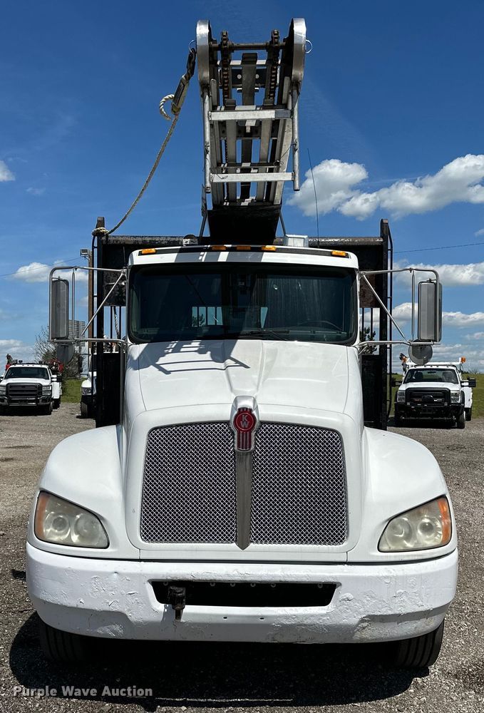 image for item EG1574 2009 Kenworth  T370 shingle conveyor truck