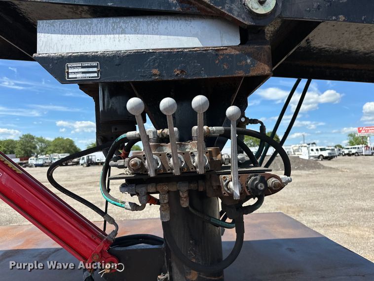 image for item EG1574 2009 Kenworth  T370 shingle conveyor truck