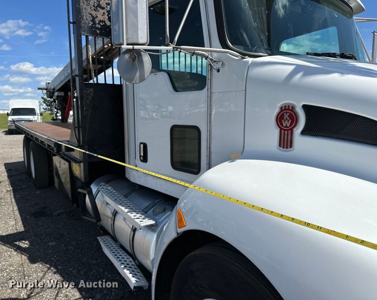 image for item EG1574 2009 Kenworth  T370 shingle conveyor truck