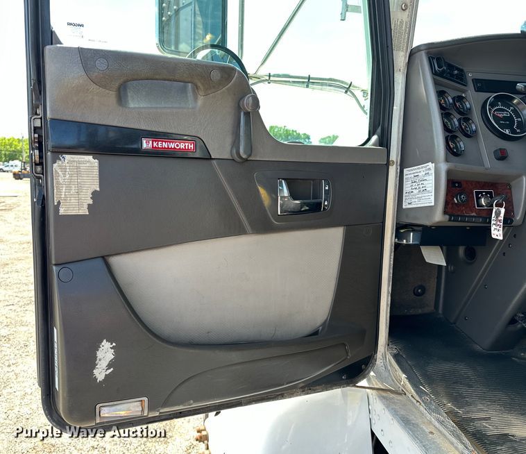 image for item EG1574 2009 Kenworth  T370 shingle conveyor truck