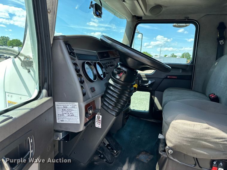 image for item EG1574 2009 Kenworth  T370 shingle conveyor truck