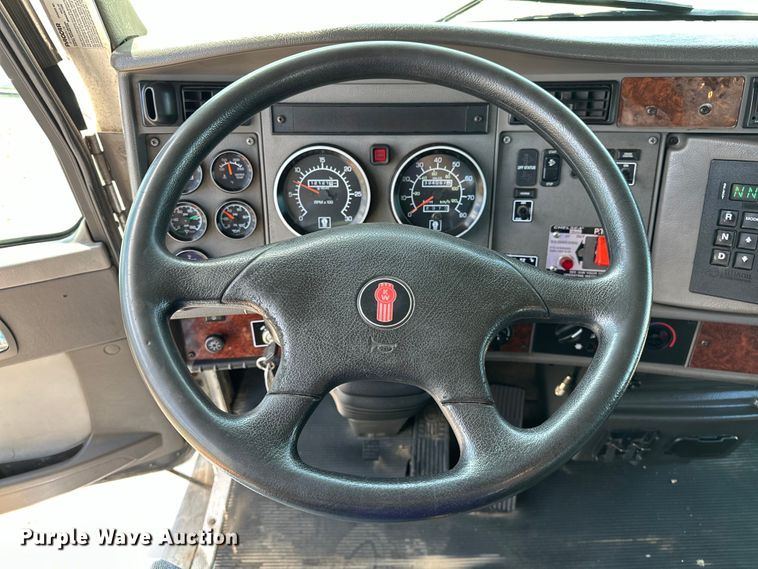 image for item EG1574 2009 Kenworth  T370 shingle conveyor truck