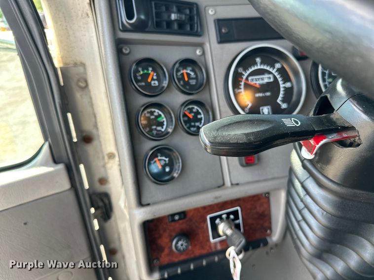 image for item EG1574 2009 Kenworth  T370 shingle conveyor truck