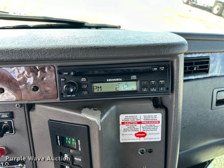 image for item EG1574 2009 Kenworth  T370 shingle conveyor truck