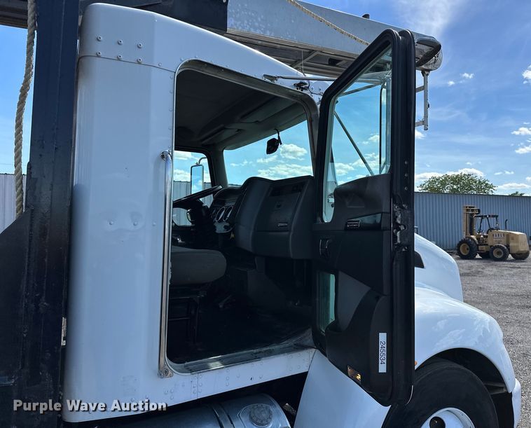 image for item EG1574 2009 Kenworth  T370 shingle conveyor truck