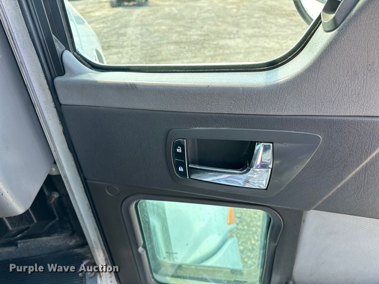 image for item EG1574 2009 Kenworth  T370 shingle conveyor truck