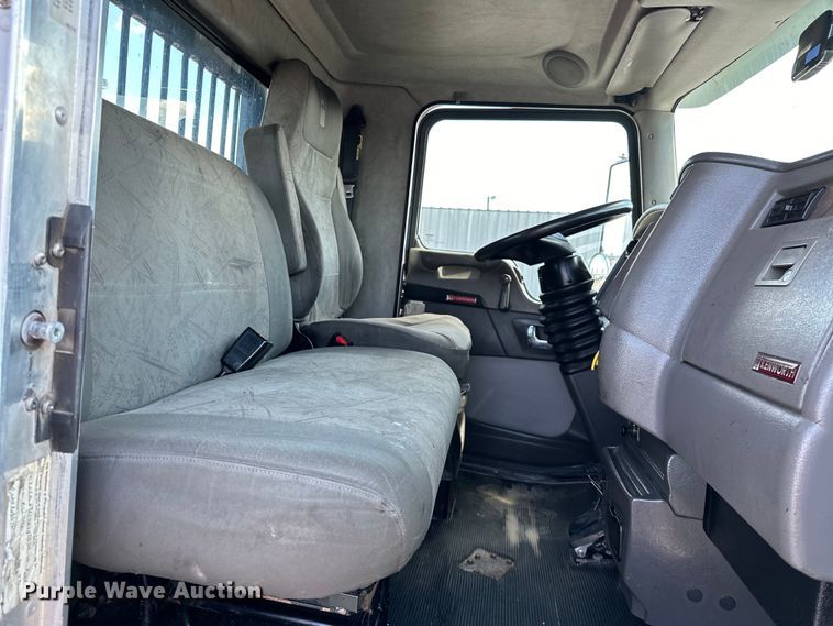 image for item EG1574 2009 Kenworth  T370 shingle conveyor truck