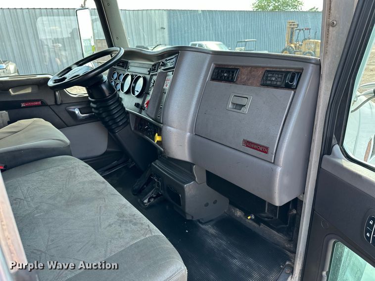 image for item EG1574 2009 Kenworth  T370 shingle conveyor truck