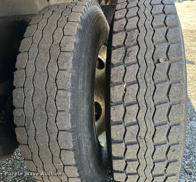 image for item EG1574 2009 Kenworth  T370 shingle conveyor truck