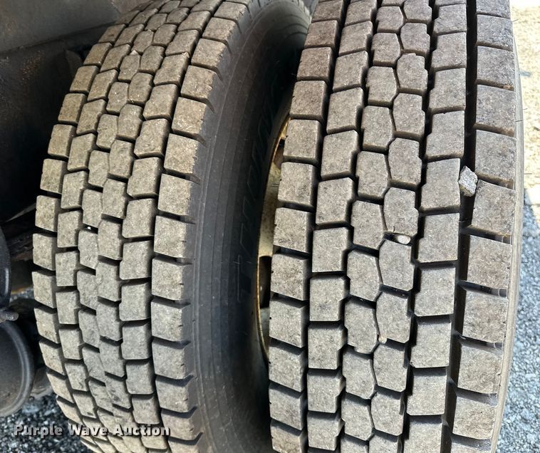 image for item EG1574 2009 Kenworth  T370 shingle conveyor truck