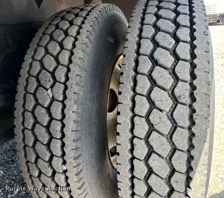 image for item EG1574 2009 Kenworth  T370 shingle conveyor truck