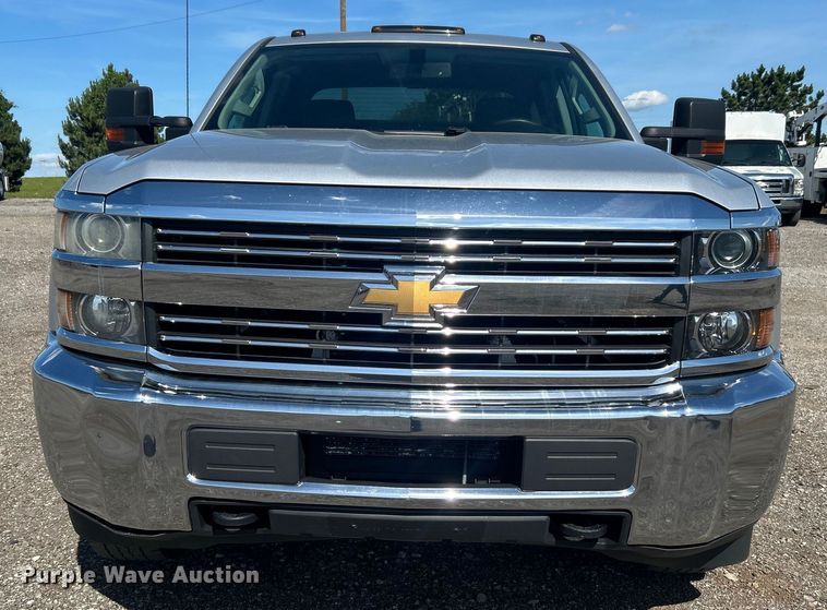 image for item EG1577 2016 Chevrolet Silverado 3500HD Crew Cab utility bed pickup truck