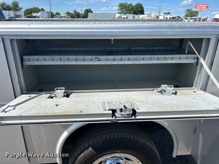 image for item EG1577 2016 Chevrolet Silverado 3500HD Crew Cab utility bed pickup truck