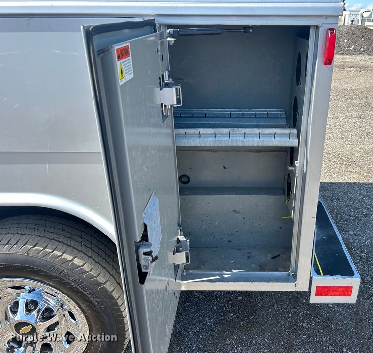 image for item EG1577 2016 Chevrolet Silverado 3500HD Crew Cab utility bed pickup truck