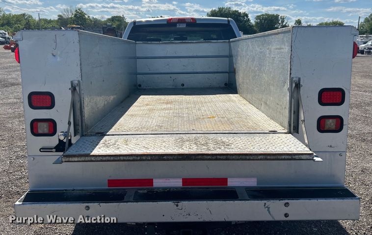 image for item EG1577 2016 Chevrolet Silverado 3500HD Crew Cab utility bed pickup truck