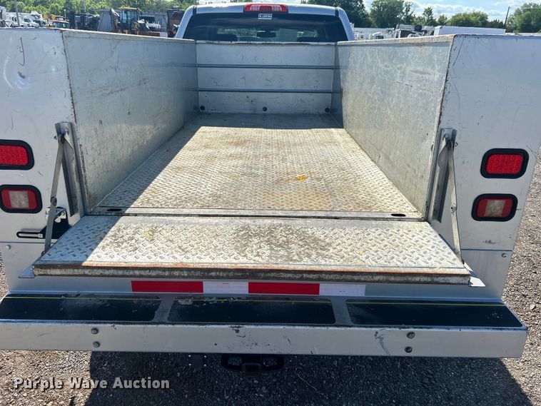 image for item EG1577 2016 Chevrolet Silverado 3500HD Crew Cab utility bed pickup truck