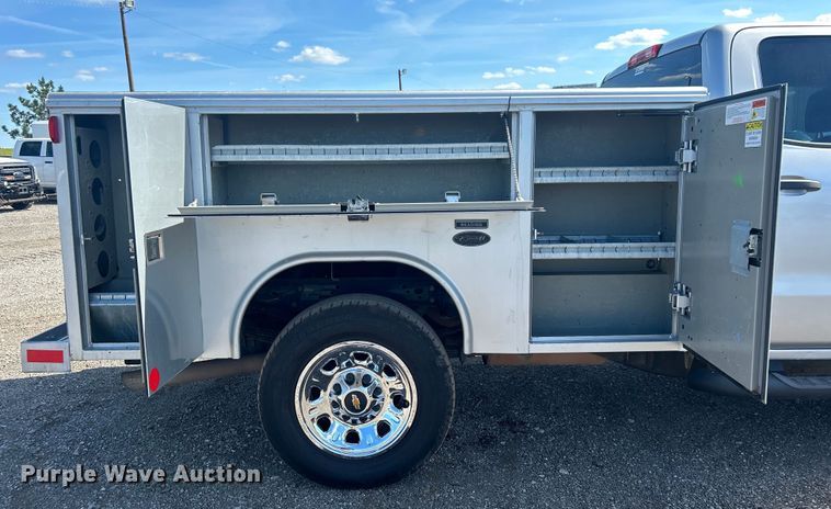 image for item EG1577 2016 Chevrolet Silverado 3500HD Crew Cab utility bed pickup truck