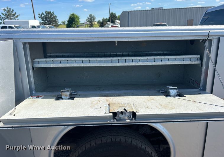 image for item EG1577 2016 Chevrolet Silverado 3500HD Crew Cab utility bed pickup truck