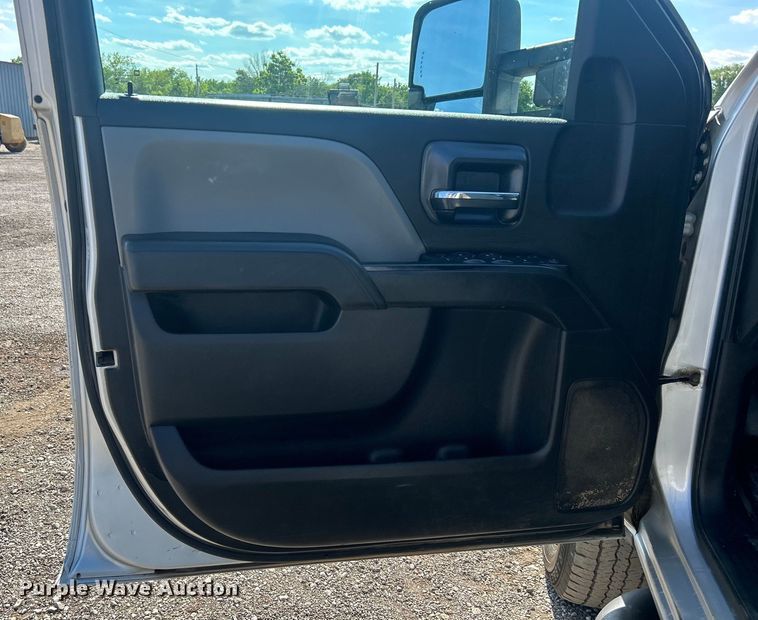 image for item EG1577 2016 Chevrolet Silverado 3500HD Crew Cab utility bed pickup truck