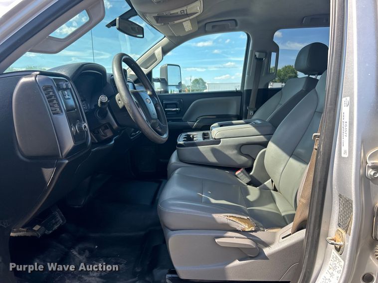 image for item EG1577 2016 Chevrolet Silverado 3500HD Crew Cab utility bed pickup truck