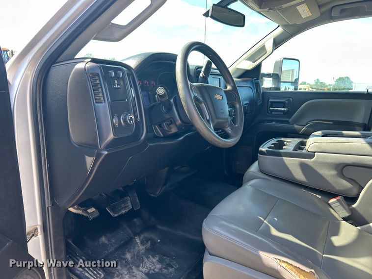 image for item EG1577 2016 Chevrolet Silverado 3500HD Crew Cab utility bed pickup truck