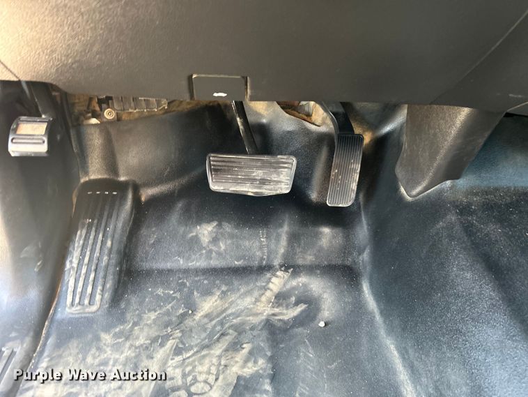 image for item EG1577 2016 Chevrolet Silverado 3500HD Crew Cab utility bed pickup truck