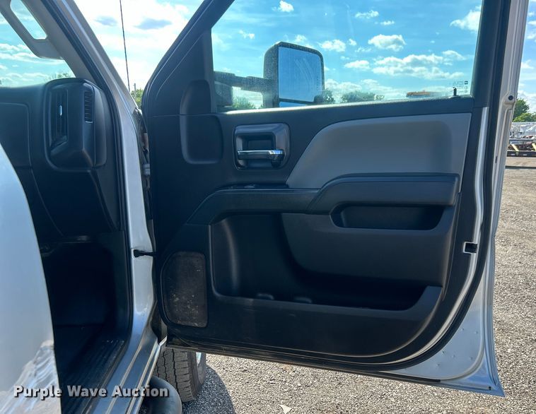 image for item EG1577 2016 Chevrolet Silverado 3500HD Crew Cab utility bed pickup truck