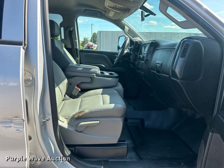 image for item EG1577 2016 Chevrolet Silverado 3500HD Crew Cab utility bed pickup truck