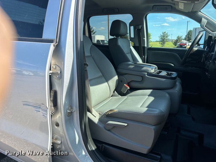 image for item EG1577 2016 Chevrolet Silverado 3500HD Crew Cab utility bed pickup truck