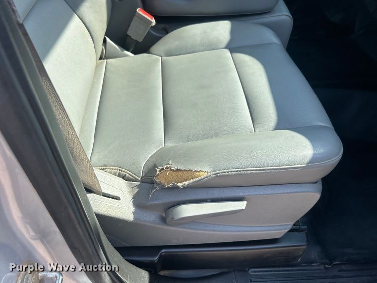 image for item EG1577 2016 Chevrolet Silverado 3500HD Crew Cab utility bed pickup truck