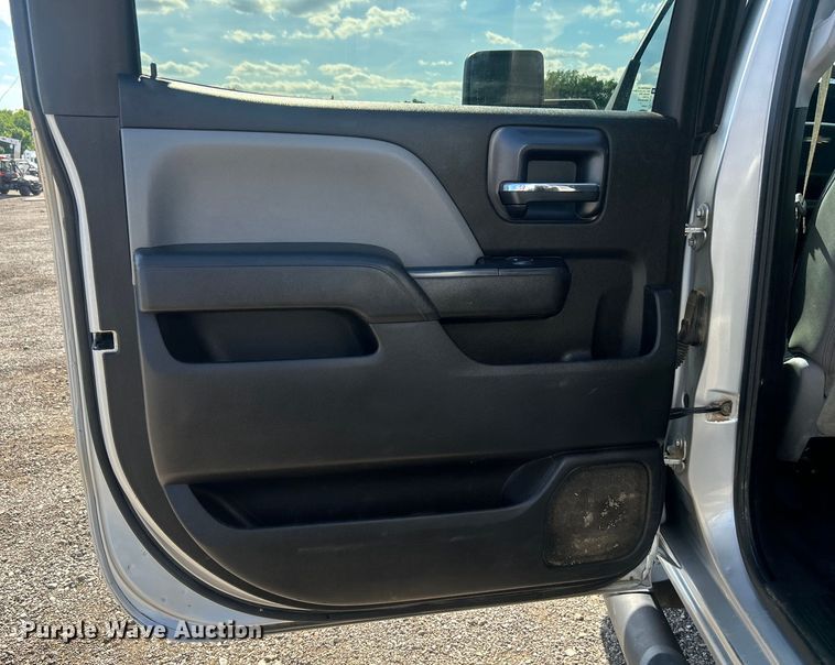 image for item EG1577 2016 Chevrolet Silverado 3500HD Crew Cab utility bed pickup truck