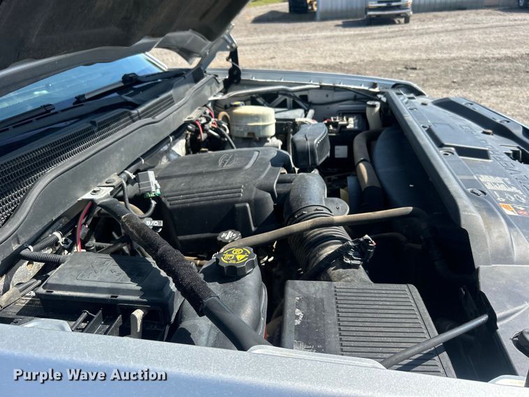 image for item EG1577 2016 Chevrolet Silverado 3500HD Crew Cab utility bed pickup truck