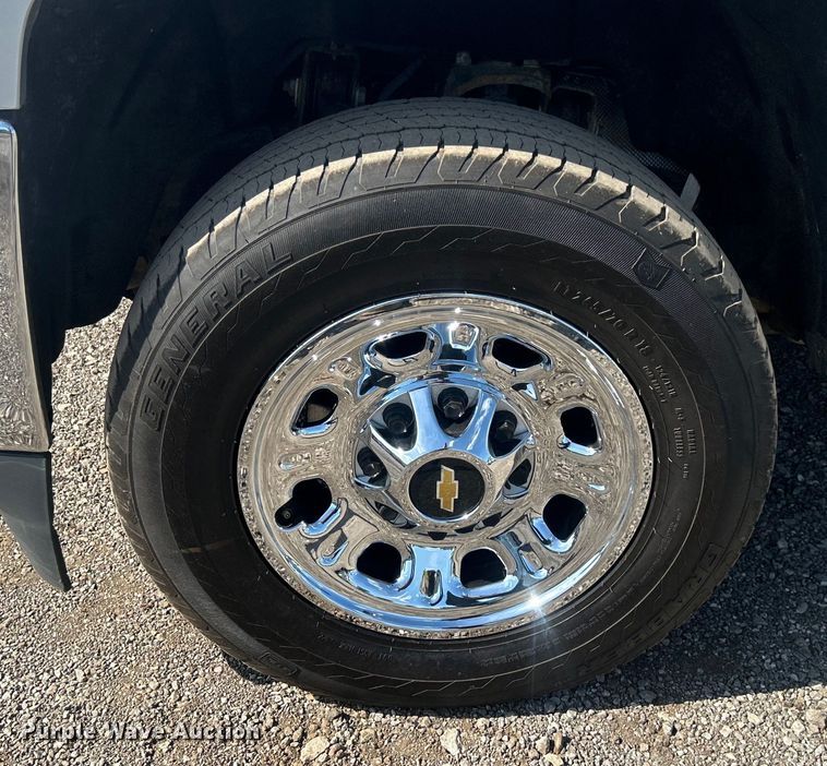 image for item EG1577 2016 Chevrolet Silverado 3500HD Crew Cab utility bed pickup truck