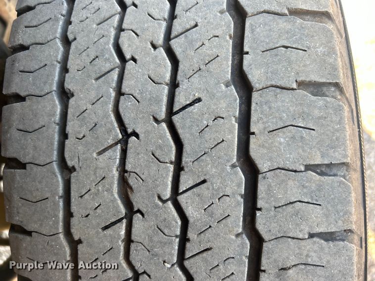 image for item EG1577 2016 Chevrolet Silverado 3500HD Crew Cab utility bed pickup truck