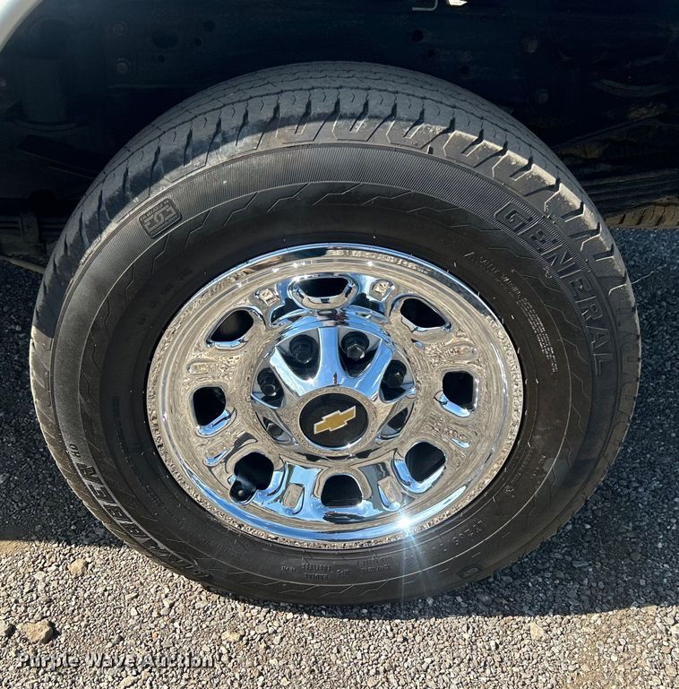 image for item EG1577 2016 Chevrolet Silverado 3500HD Crew Cab utility bed pickup truck