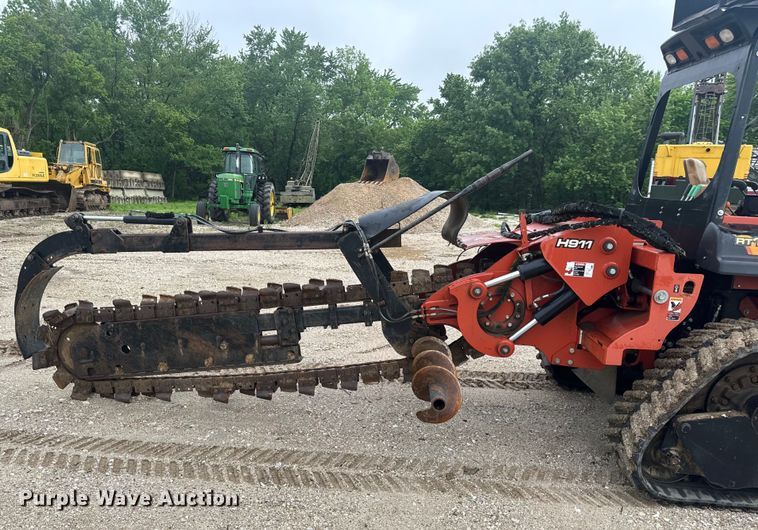 image for item EH6746 2013 Ditch Witch RT120 Quad trencher