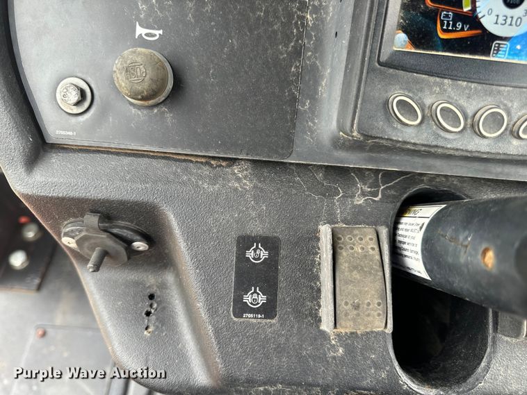 image for item EH6746 2013 Ditch Witch RT120 Quad trencher